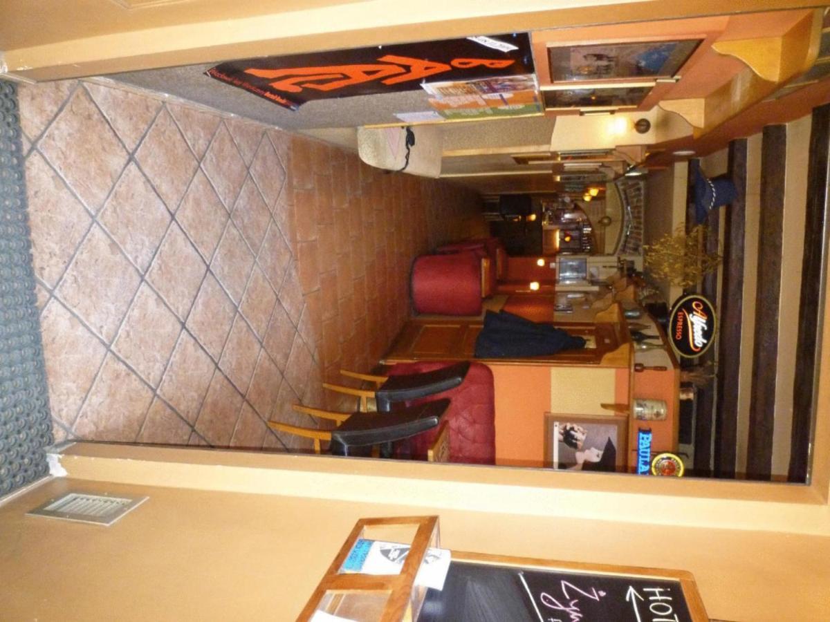 ורוצלב Academus Pub & Guest House מראה חיצוני תמונה