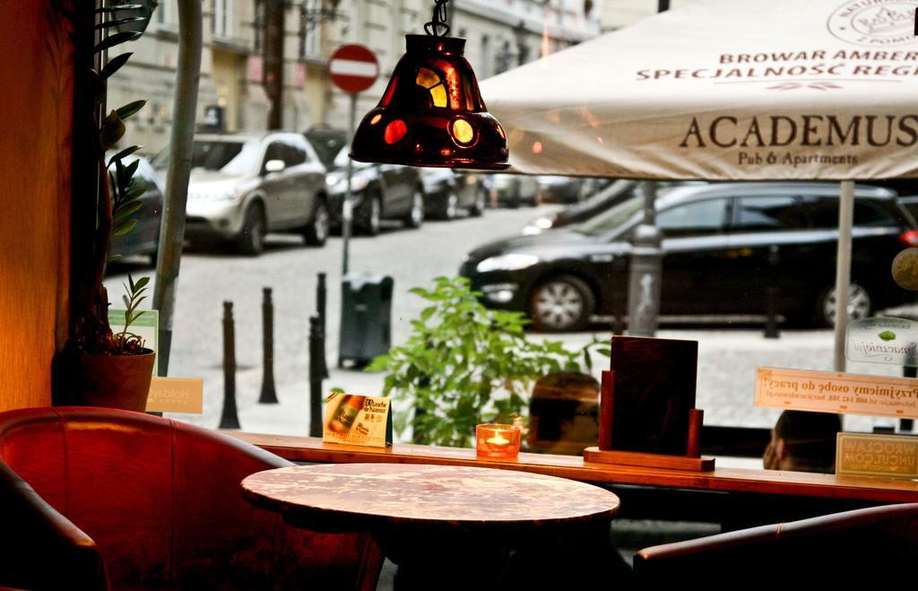 ורוצלב Academus Pub & Guest House מראה חיצוני תמונה