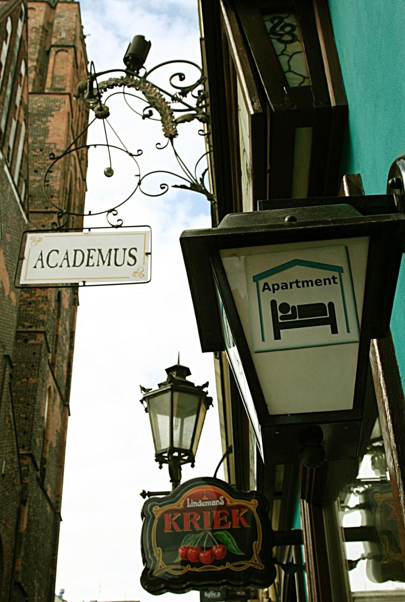 ורוצלב Academus Pub & Guest House מראה חיצוני תמונה