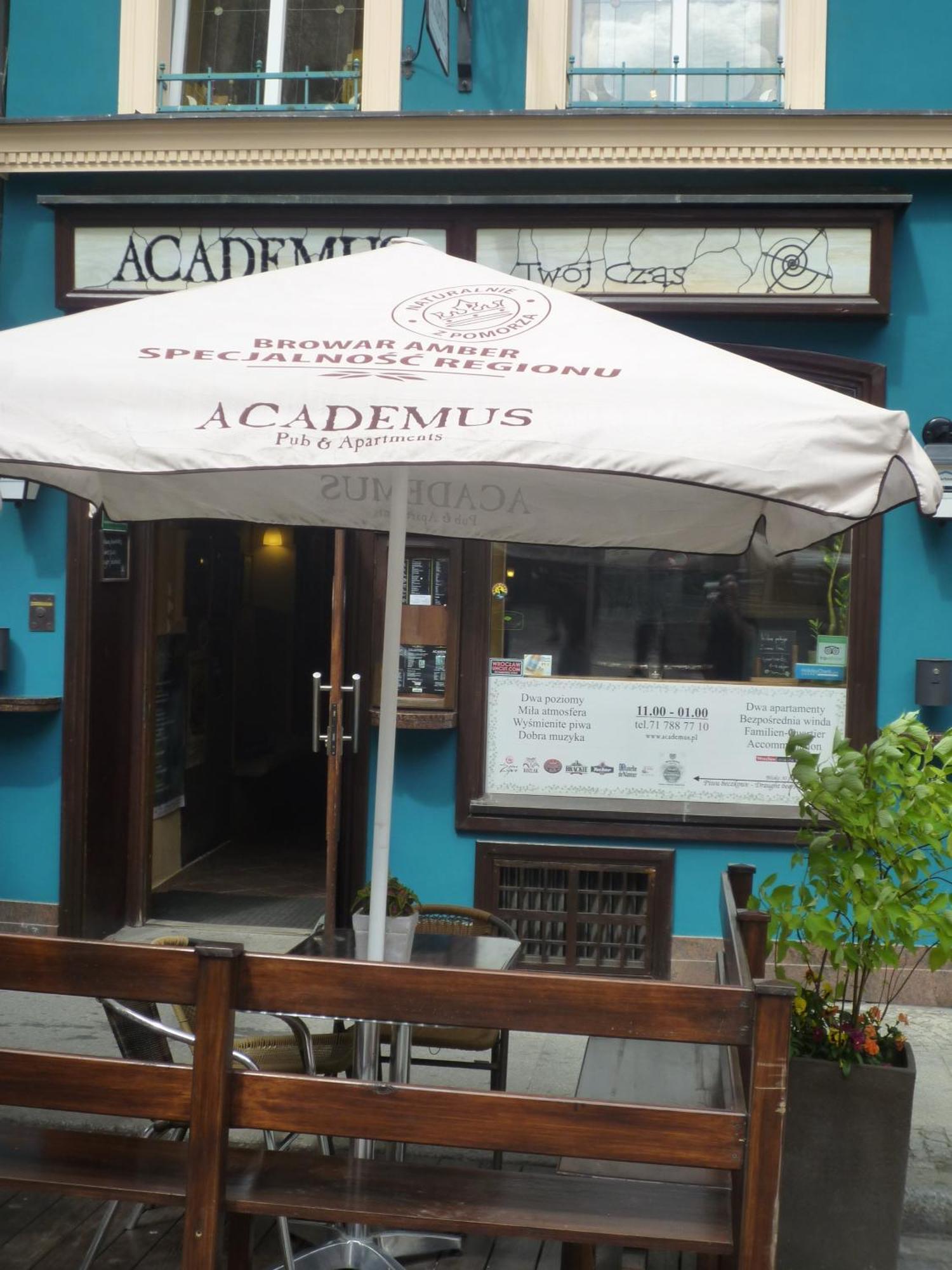 ורוצלב Academus Pub & Guest House מראה חיצוני תמונה