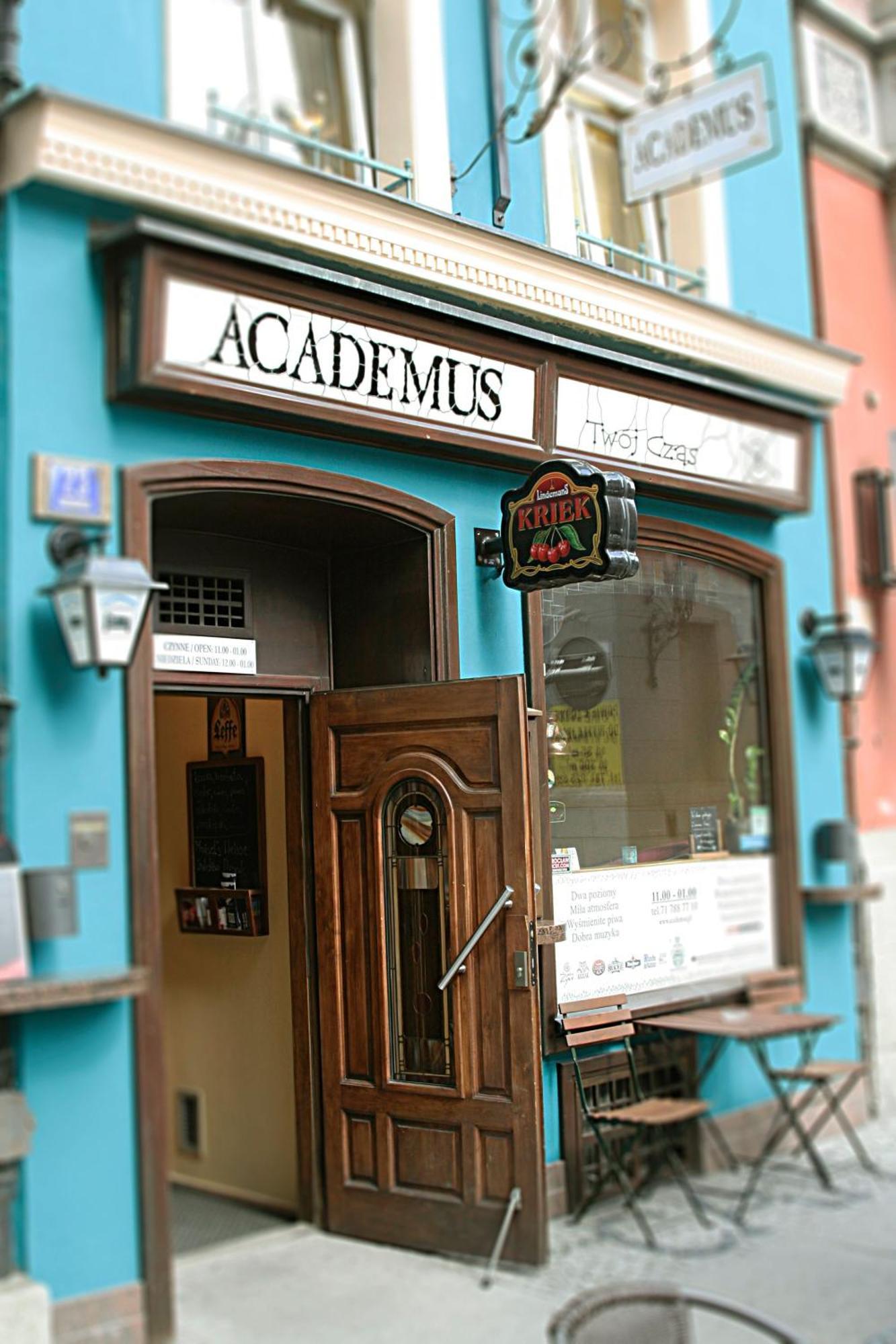 ורוצלב Academus Pub & Guest House מראה חיצוני תמונה