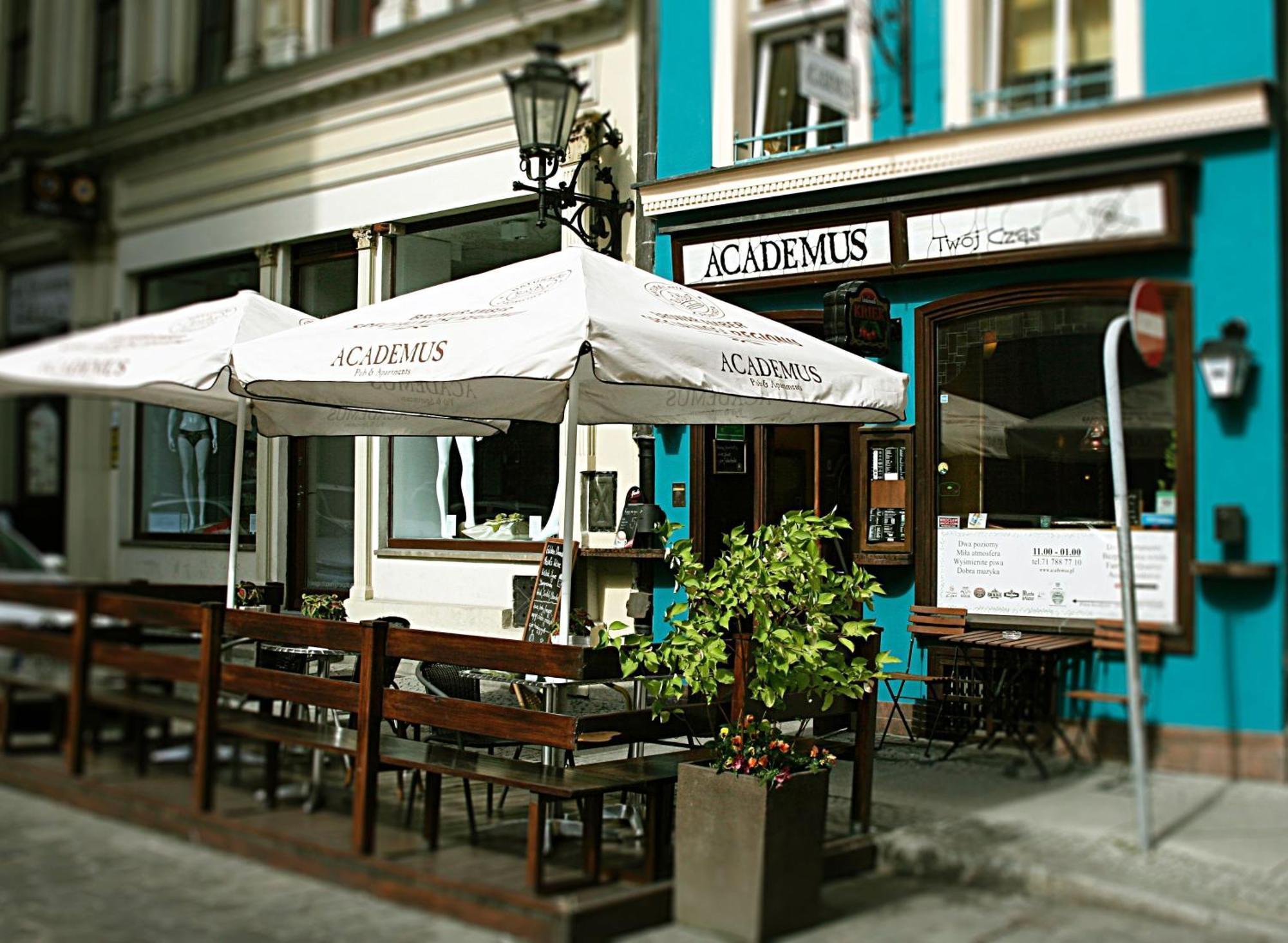ורוצלב Academus Pub & Guest House מראה חיצוני תמונה
