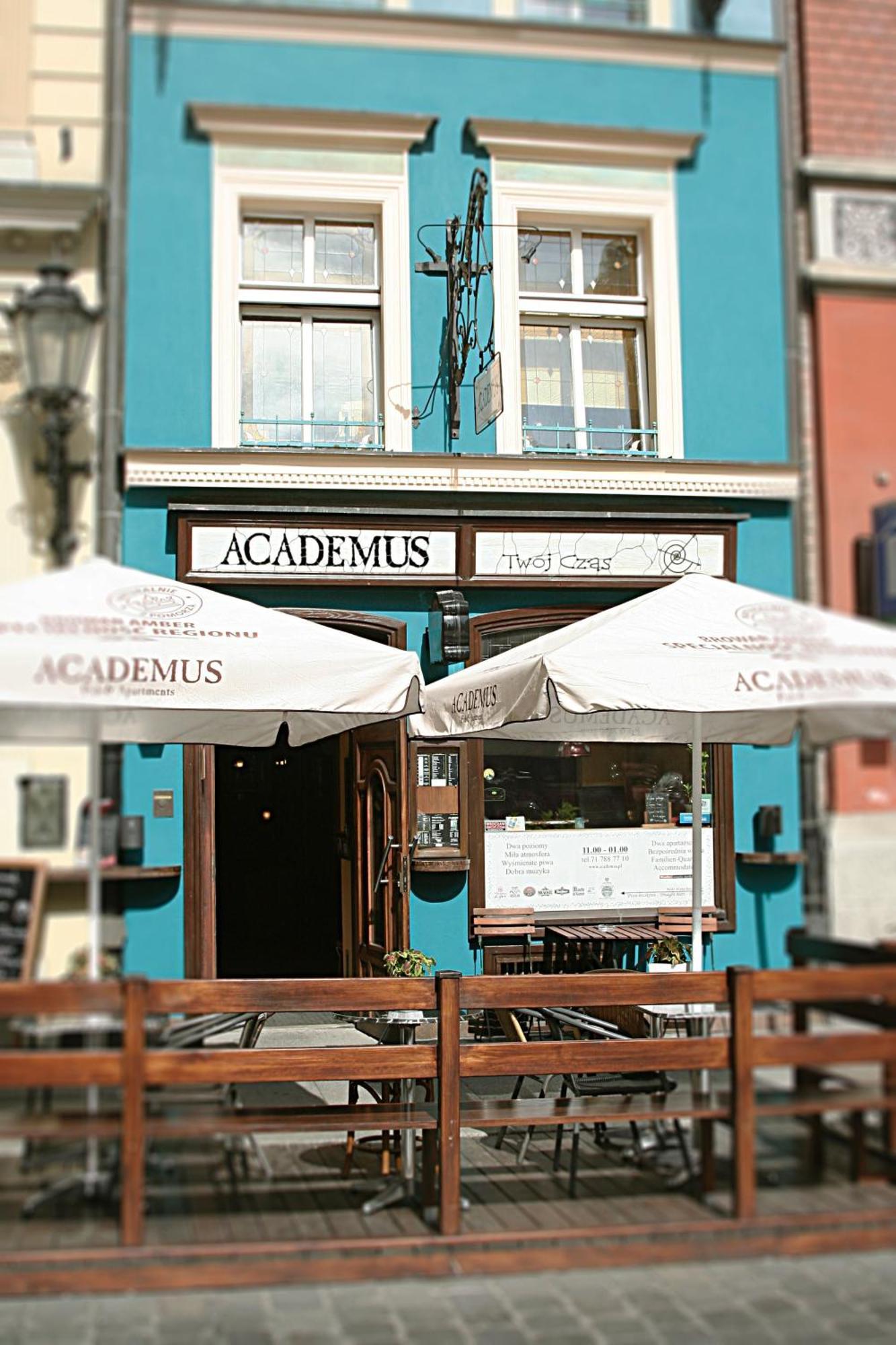 ורוצלב Academus Pub & Guest House מראה חיצוני תמונה