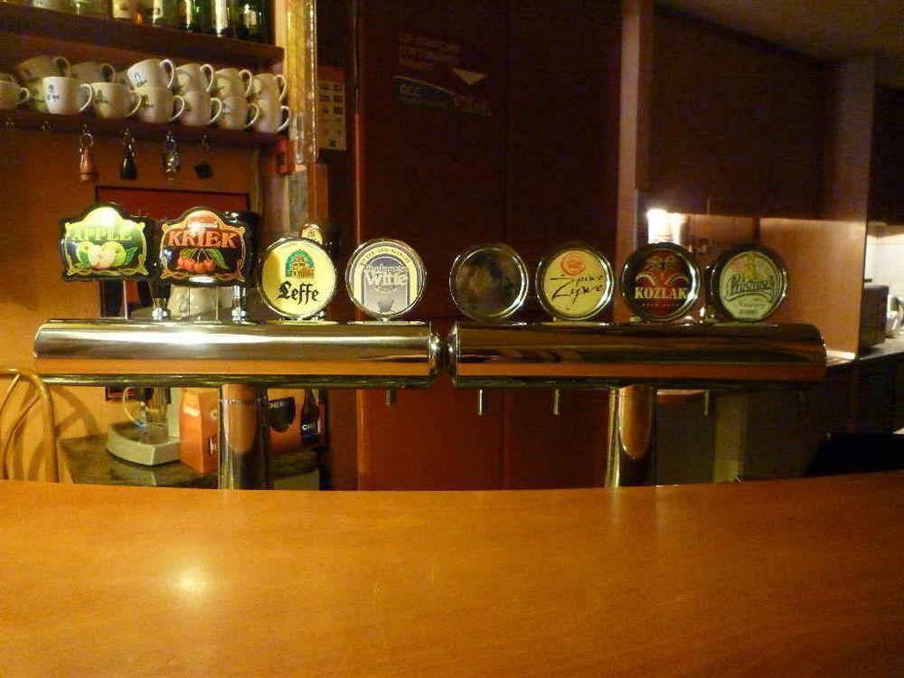 ורוצלב Academus Pub & Guest House מראה חיצוני תמונה