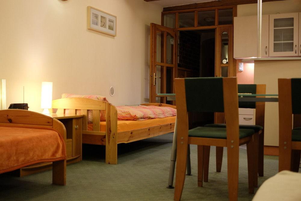 ורוצלב Academus Pub & Guest House מראה חיצוני תמונה