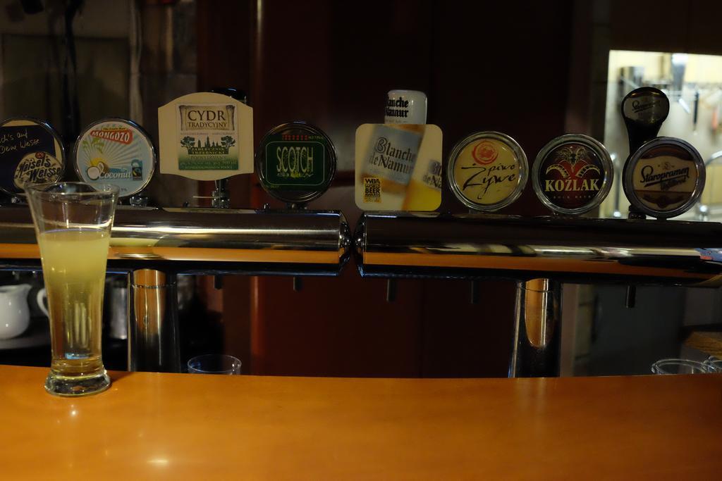 ורוצלב Academus Pub & Guest House מראה חיצוני תמונה